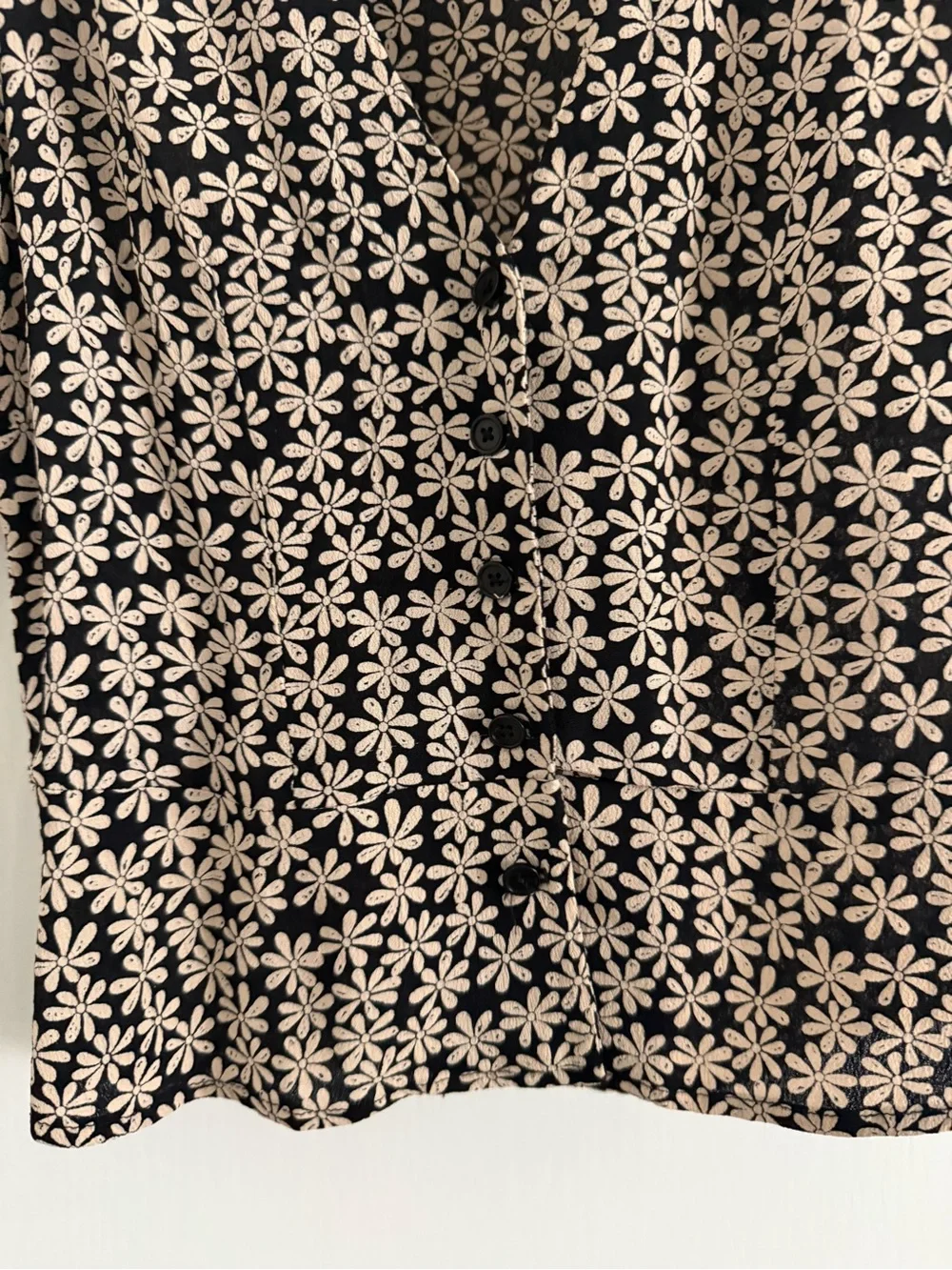 Reformation Ada Button Down Top Size 4 Black and White Floral - Picture 4 of 7